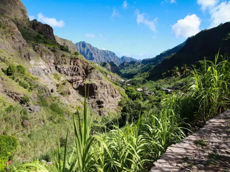 Randonnée dans la vallée de Chã de Pedras, Santo Antão - Cap-Vert, &copy; Julien Erster - TIRAWA 