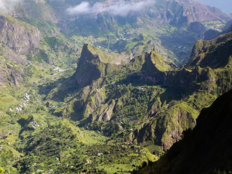 Descente dans la vallée de Paúl, Santo Antão - Cap-Vert, &copy; Julien Erster - TIRAWA 