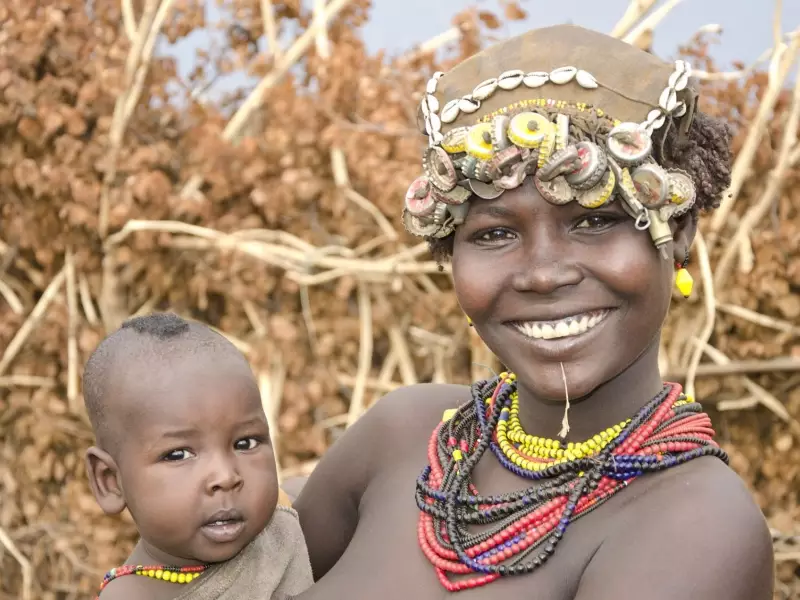 Jeune femme Dassanetch, Vallée de l'Omo - Ethiopie, &copy; Julien Erster - TIRAWA 