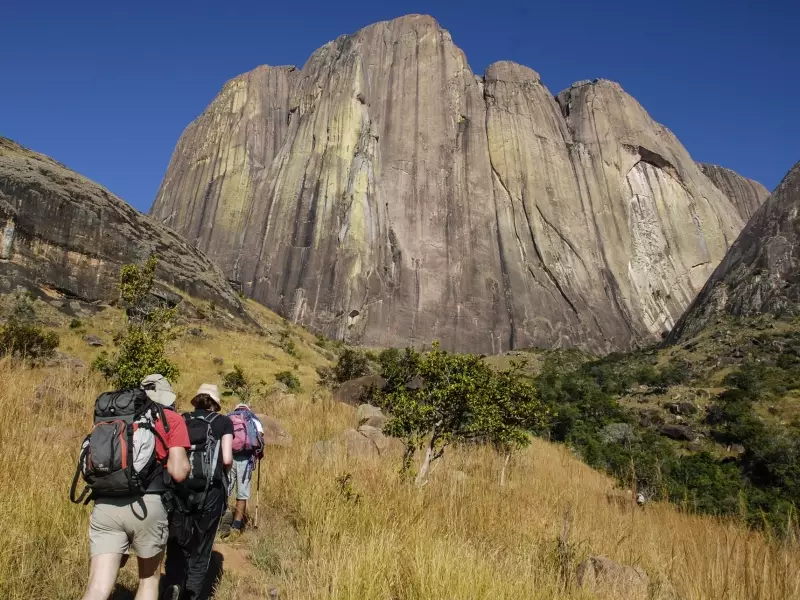 Sous la falaise du Tsaranoro - Madagascar, &copy; Julien Erster - TIRAWA 