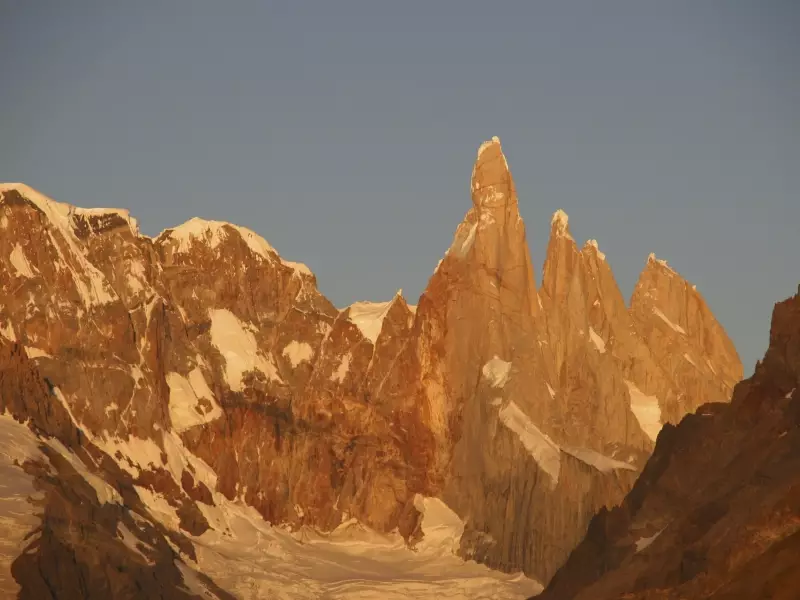 Lever de soleil sur le Cerro Torre - Argentine, &copy; Julien Freidel - TIRAWA 