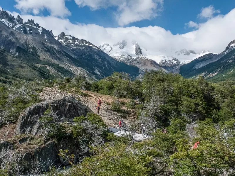 Marche vers le camp de base du San Lorenzo - Chili, &copy; Christian Juni - TIRAWA 