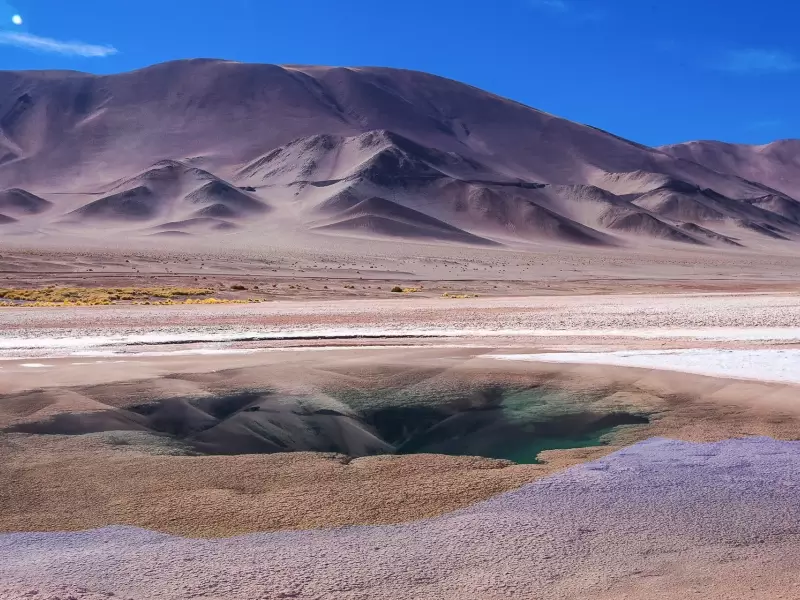 Le site 'Ojos del Mar' dans la Puna - Argentine, &copy; Christian Juni - Tirawa 