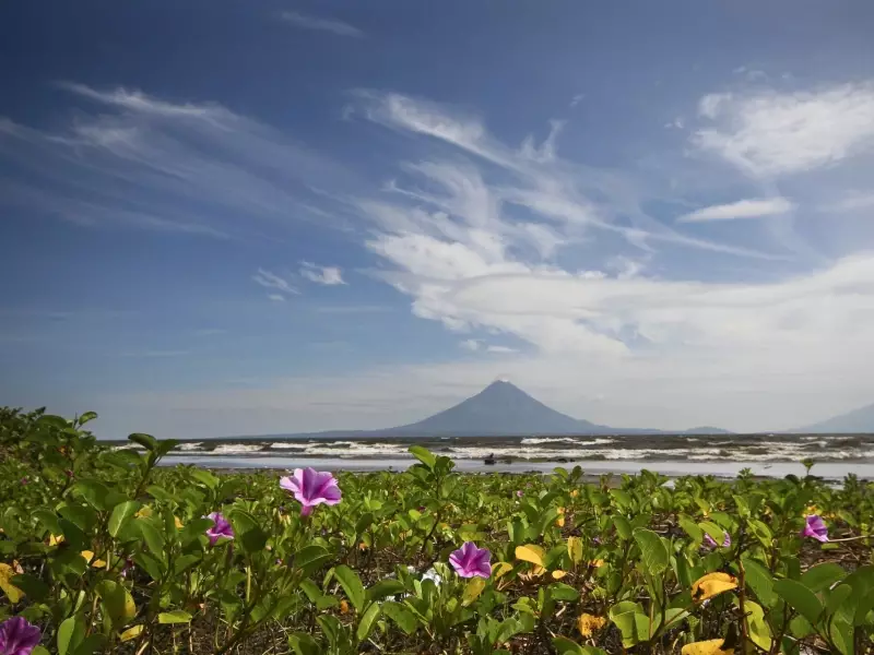 Le lac Omotepe et le volcan Conception - Nicaragua, &copy; Marc Rebuttini 