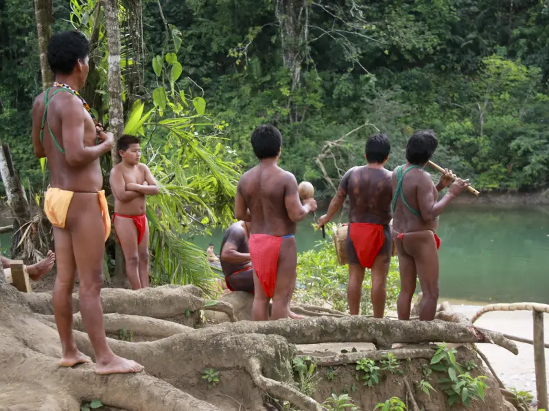 Accueil par les indiens Emberas - Panama, &copy; Julien Freidel - TIRAWA 