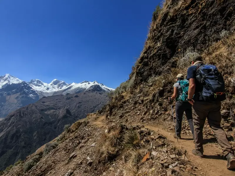 Derniers efforts avant l'arrivée au col San Juan (4120 m) - Pérou, &copy; Stéphane Vallin 