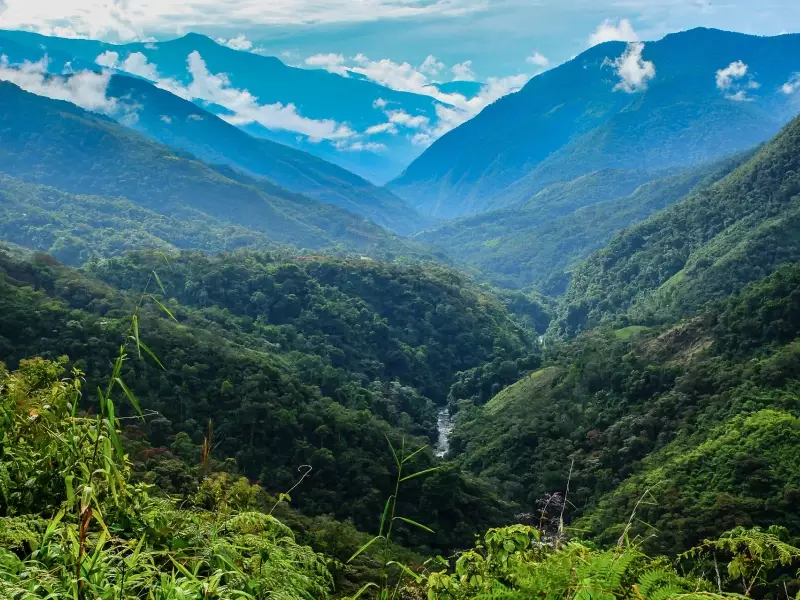 Belle vue sur les derniers plissements des Andes - Pérou, &copy; Stéphane Vallin 