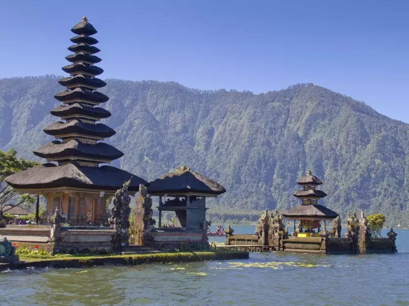 Temple d'Ulun Danu Bratan, Bali - Indonésie, &copy; Christian Leroy - TIRAWA 