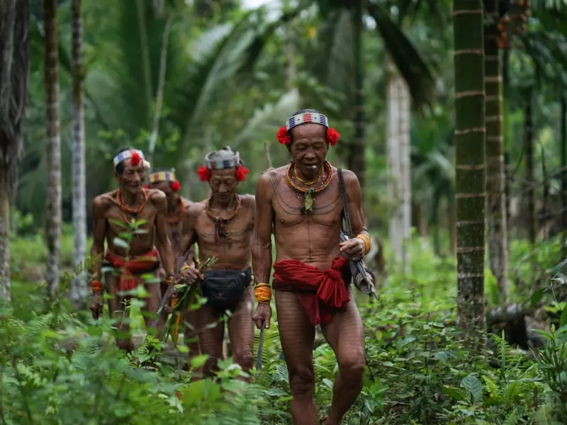 Hommes-fleurs de Mentawai, île de Siberut - Indonésie, &copy; Brice Taussat 
