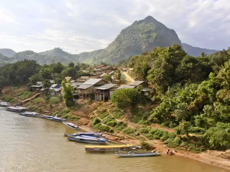 Au bord du Mékong - Laos, &copy; Julien Freidel - TIRAWA 
