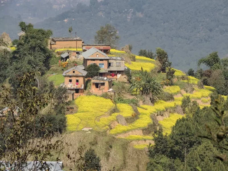 Village depuis les routes népalaises - Népal, &copy; Guillaume Chenot - Tirawa 