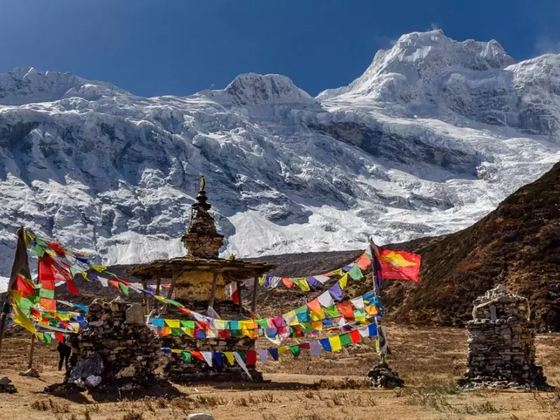Vallée de Pugyen et Nadi Shuli (7871m) - Manaslu-Népal, &copy; Alain Baudet 