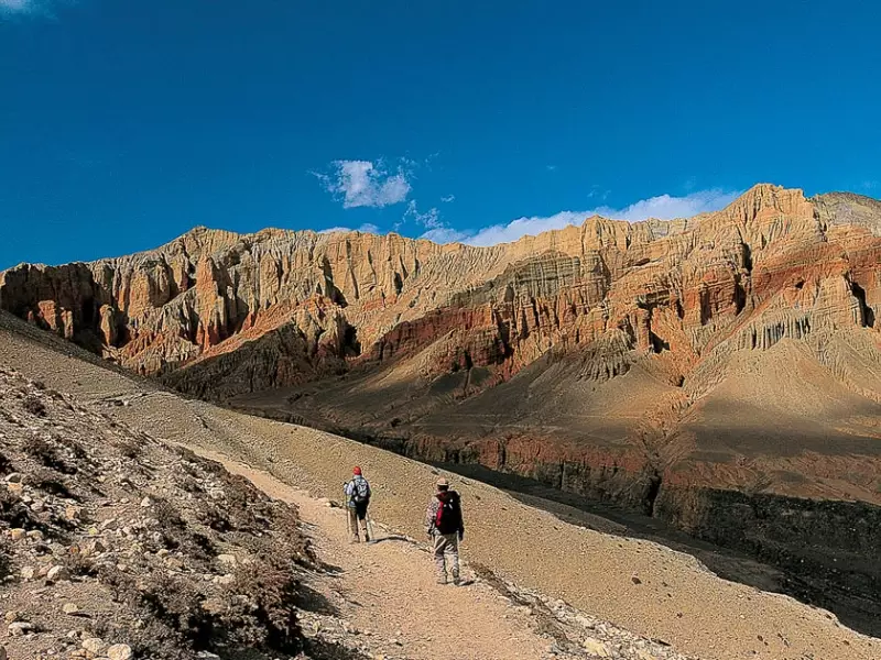 Les falaises rouges de Drakmar-Mustang, &copy; Robert Dompnier 