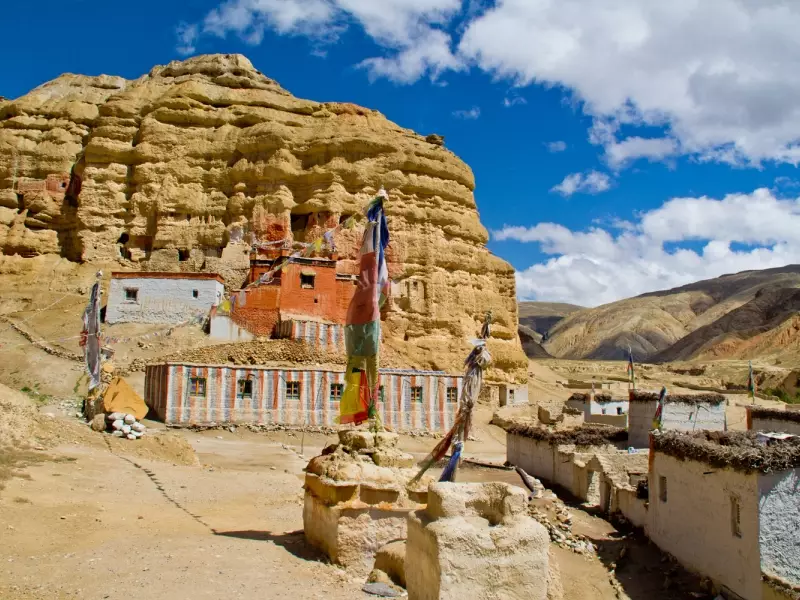 Monastère troglodyte de Nyiphu Mustang , &copy; Christian Leroy-Tirawa 