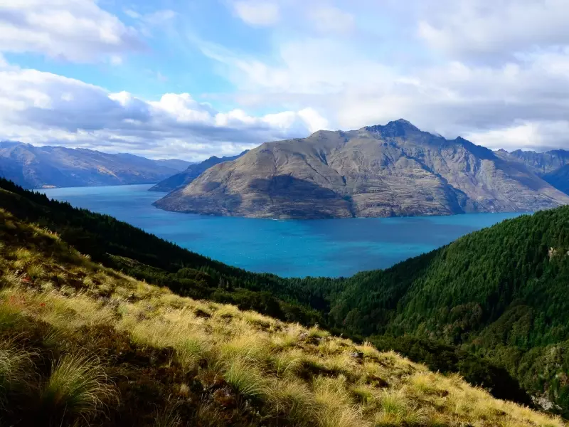 Randonnée à Ben Lomond (1748 m), en contrebas le lac Wakatipu - Nouvelle Zélande, &copy; Julien Erster - TIRAWA 