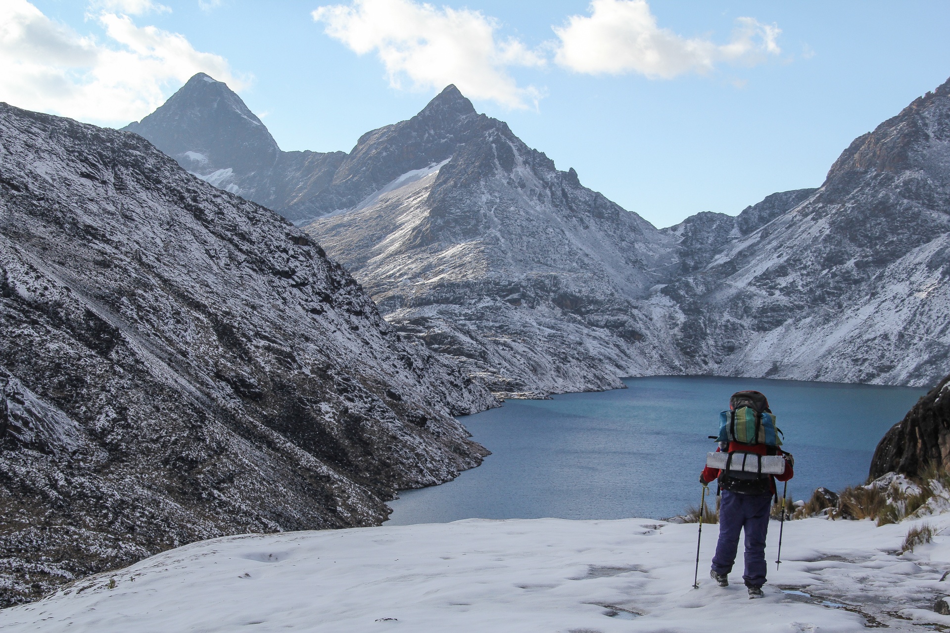 Vue_sur_la_lagune_Chatamarca_depuis_le_col_Bengala_Bolivie