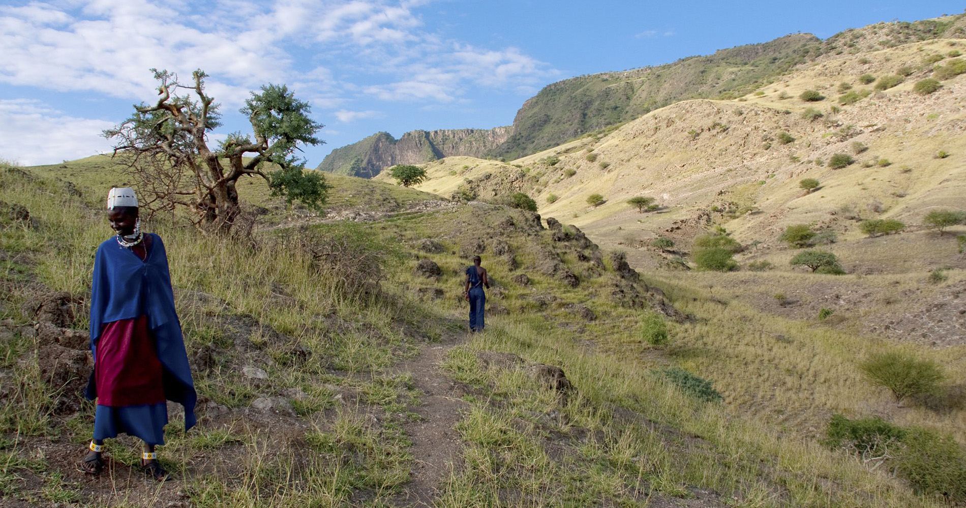 Descente du cratère dEmbabulu région du lac Natron Tanzanie