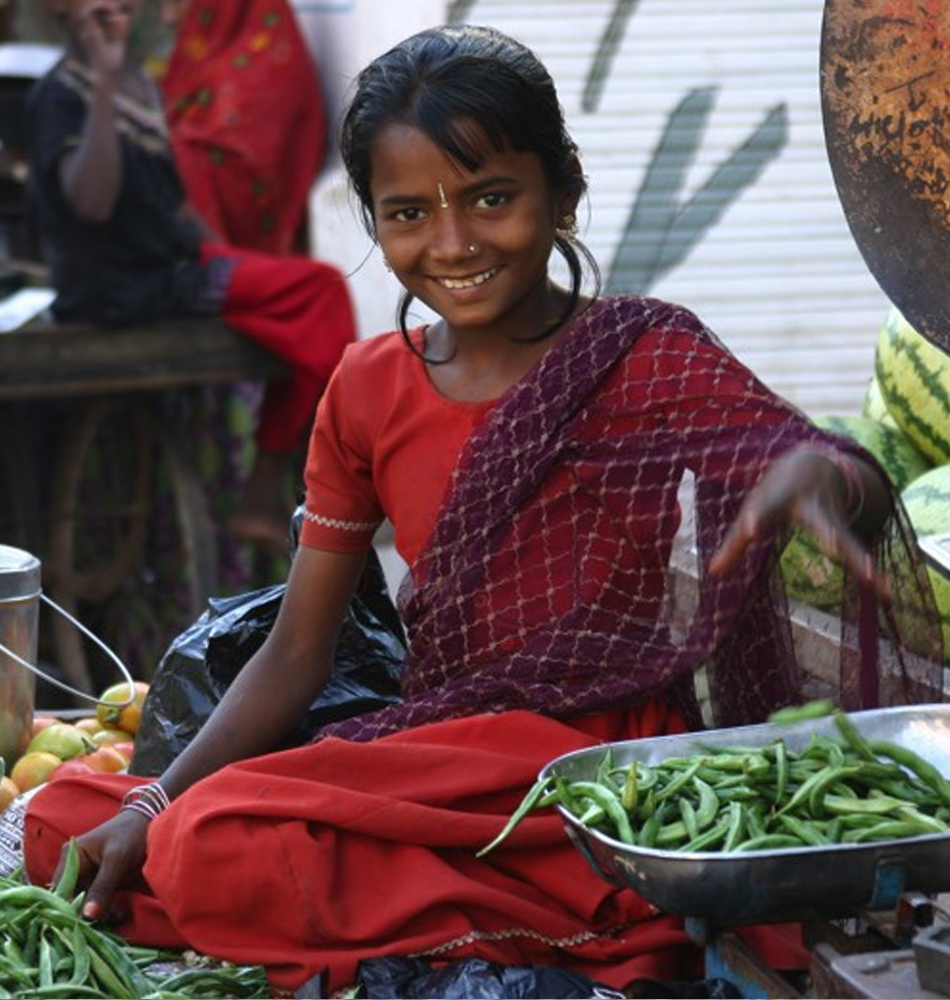 Filette au marché, Gujarat