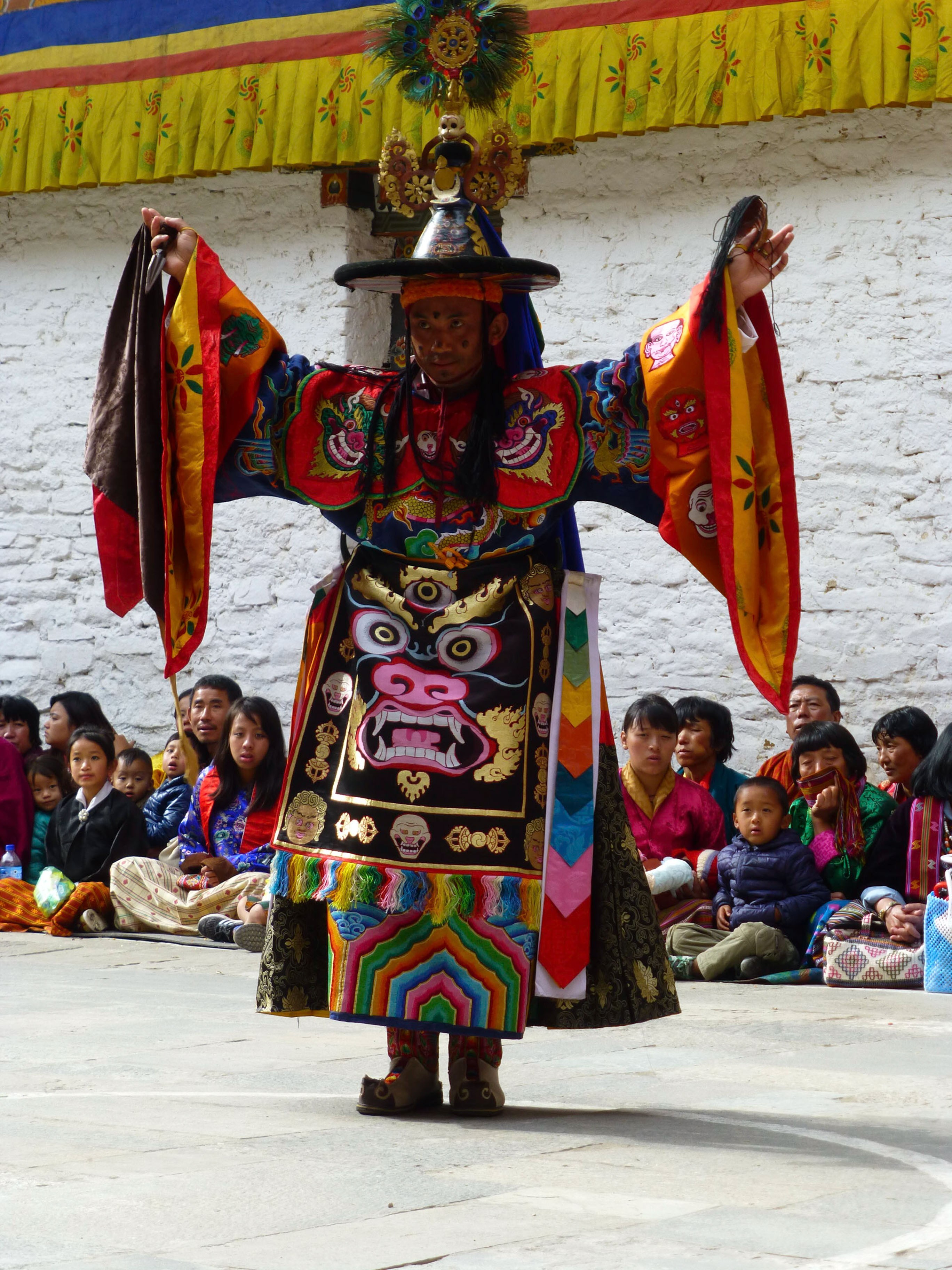 La danse des chapeaux noirs, rituels de purification - Triptyque himalayen