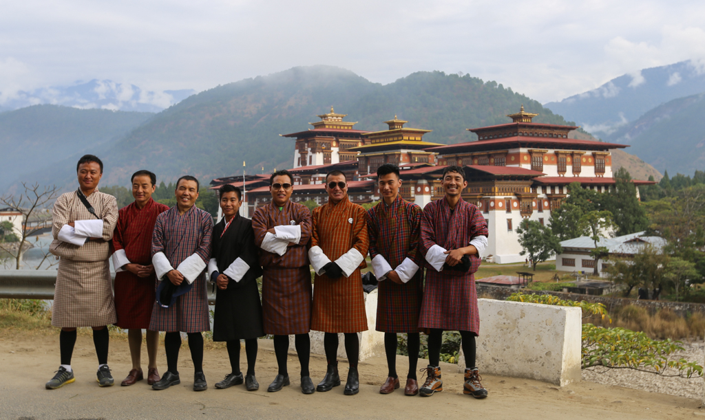 Equipe de guides et chauffeurs au Bhoutan - Tirawa