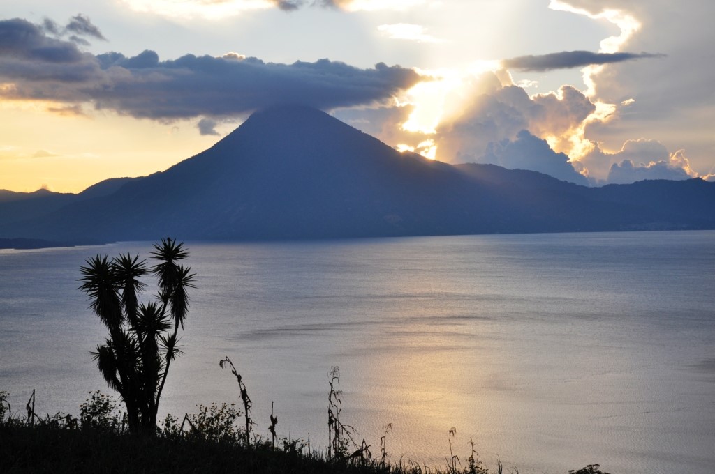 Coucher de soleil sur le Lac ATITLAN