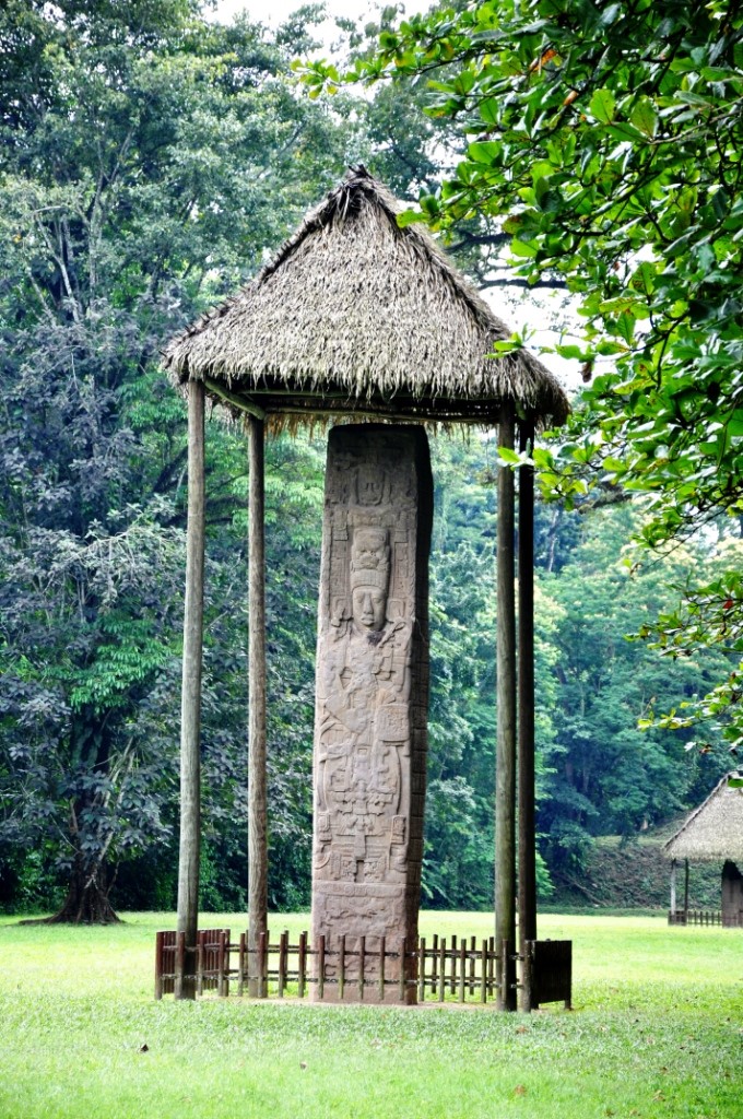 QUIRIGUA stèle monolithique de 10 m et 65 tonnes