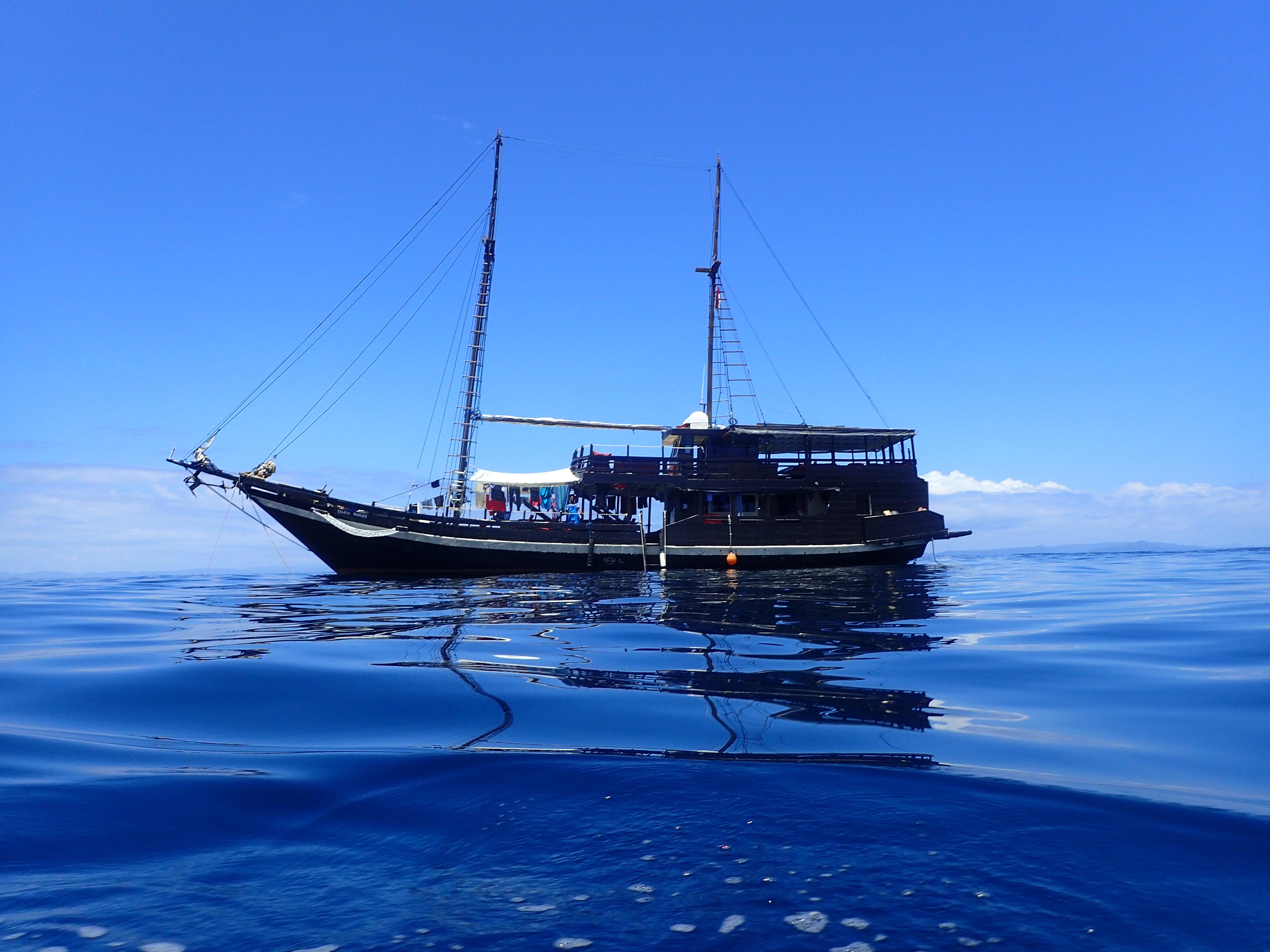 Bateau traditionnel indonésien croisière raja moluques indonésie