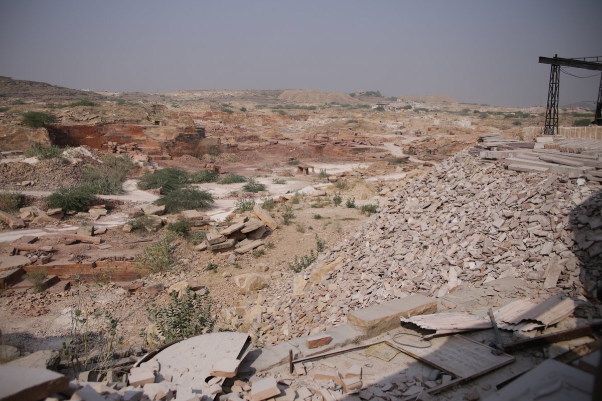 extraction grès rouge Rajasthan