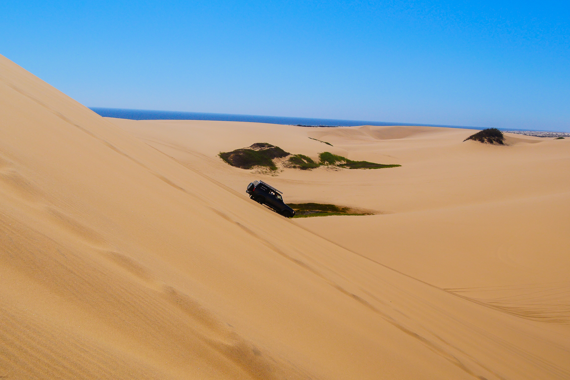 4x4 dans les dunes du désert du namib Sandwich bay