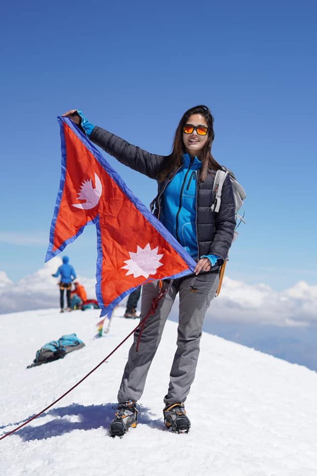 Miss Népal 2018 au sommet du Mont-Blanc