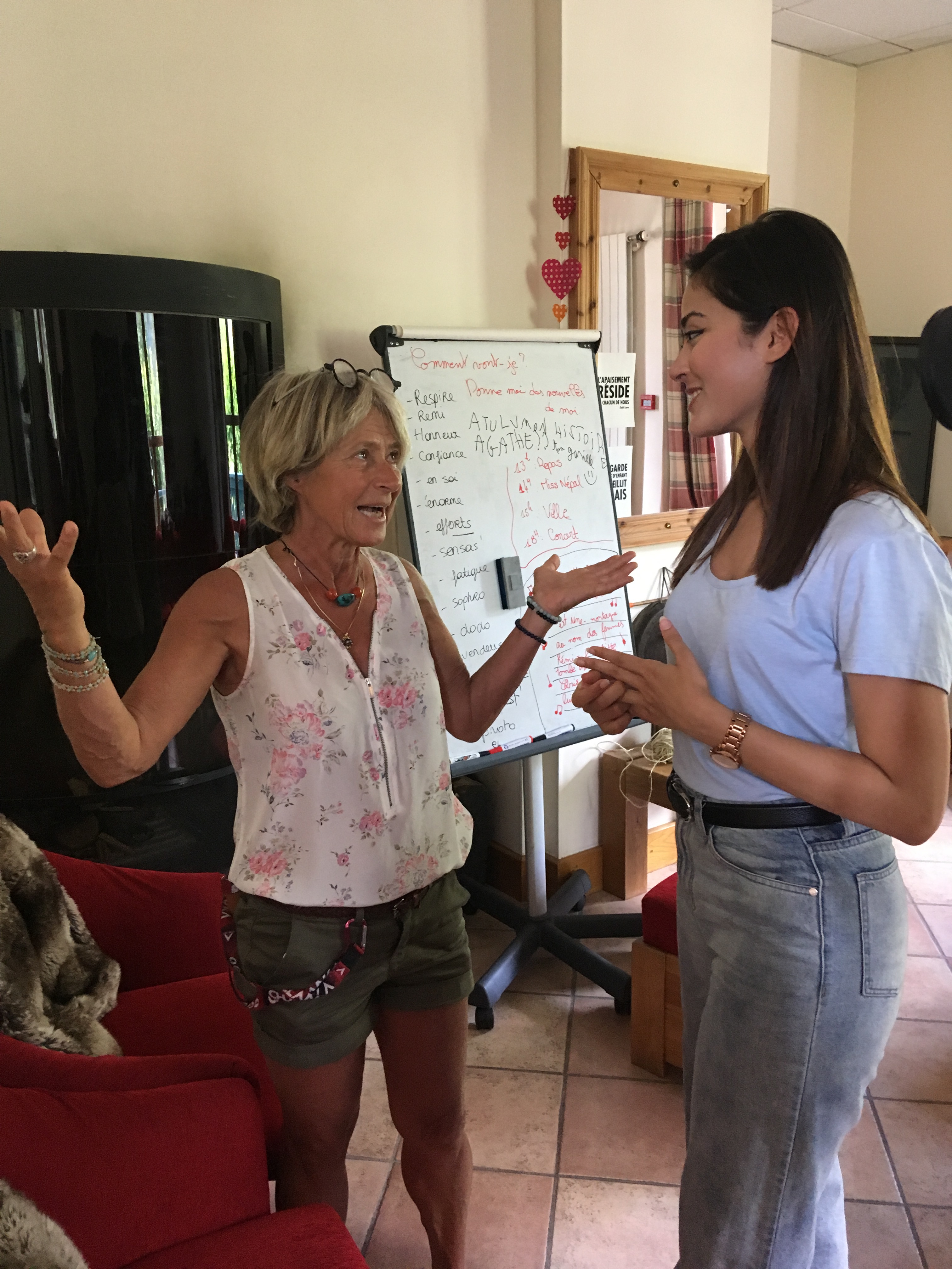 Visite de la maisn avec Christine Janin - Miss Népal 2018 au sommet du Mont-Blanc