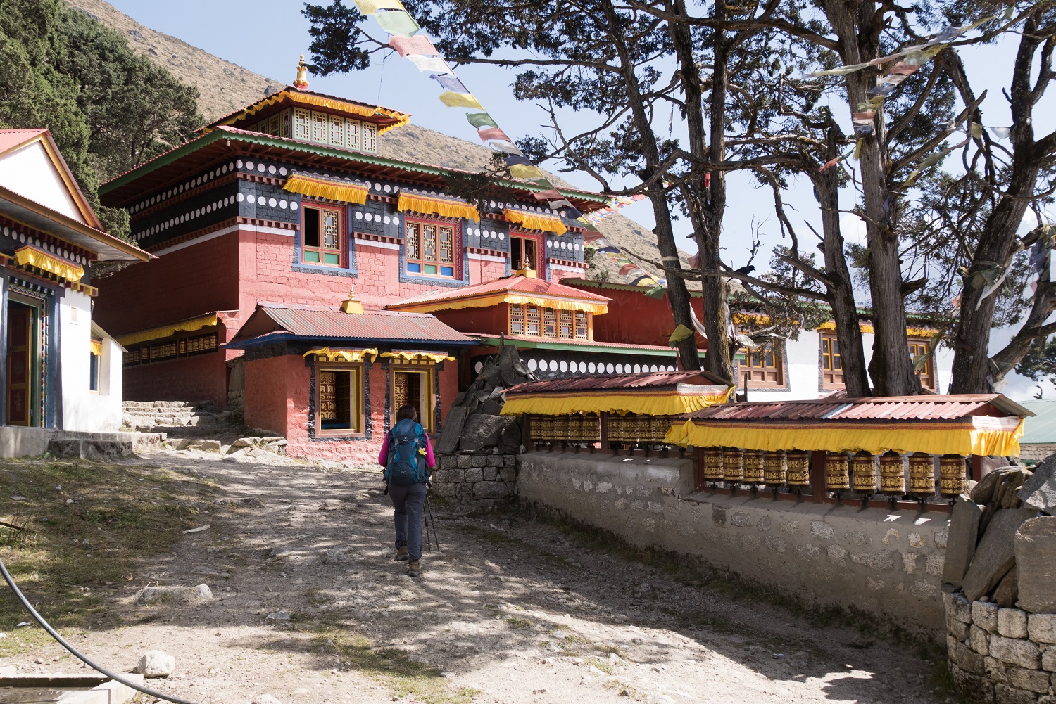 Moulins à prières à l'approche du monastere de Khumjung - Mustang ou Everest ?