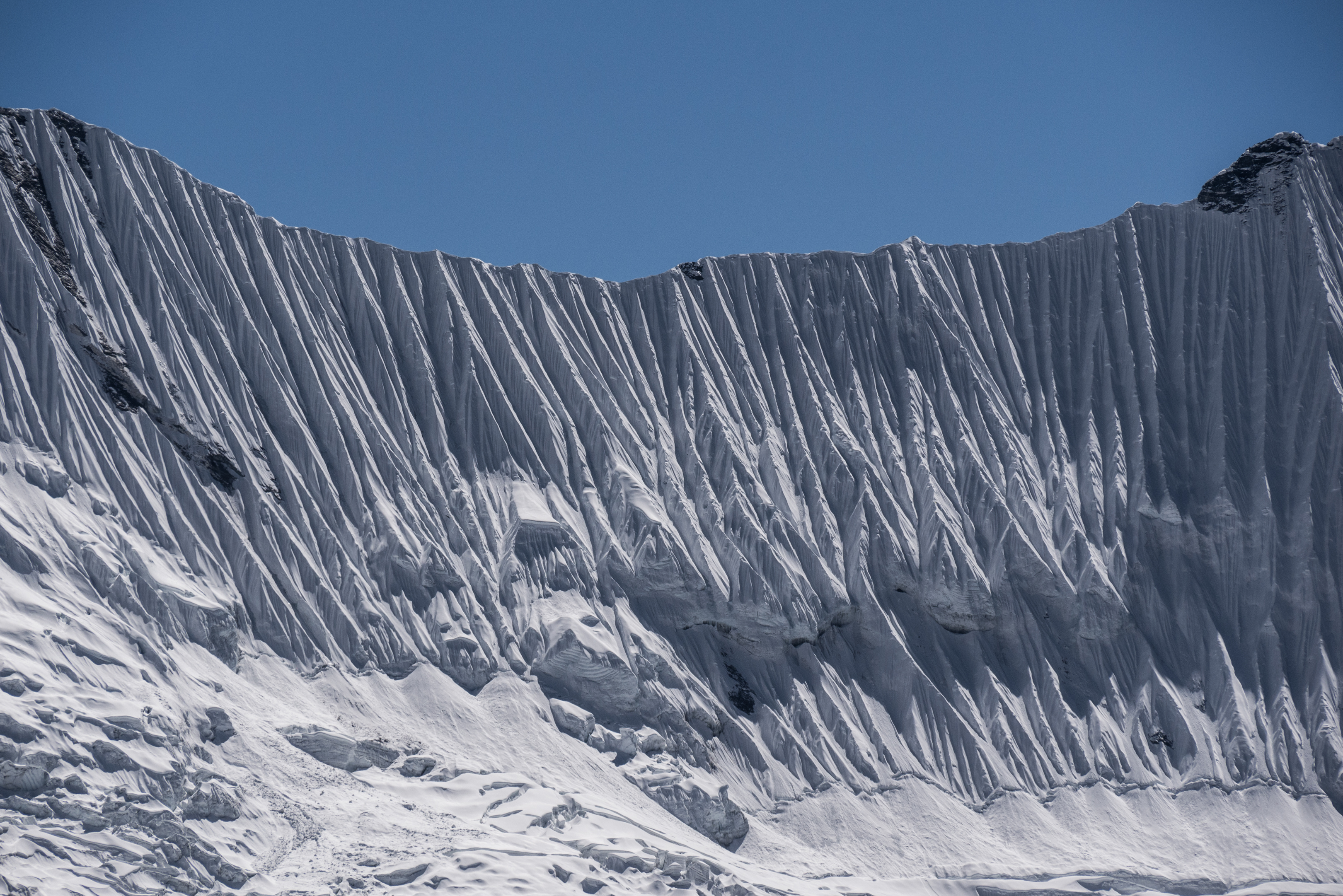 Khumbu et autres "ice flutes"  - Mustang ou Everest ?