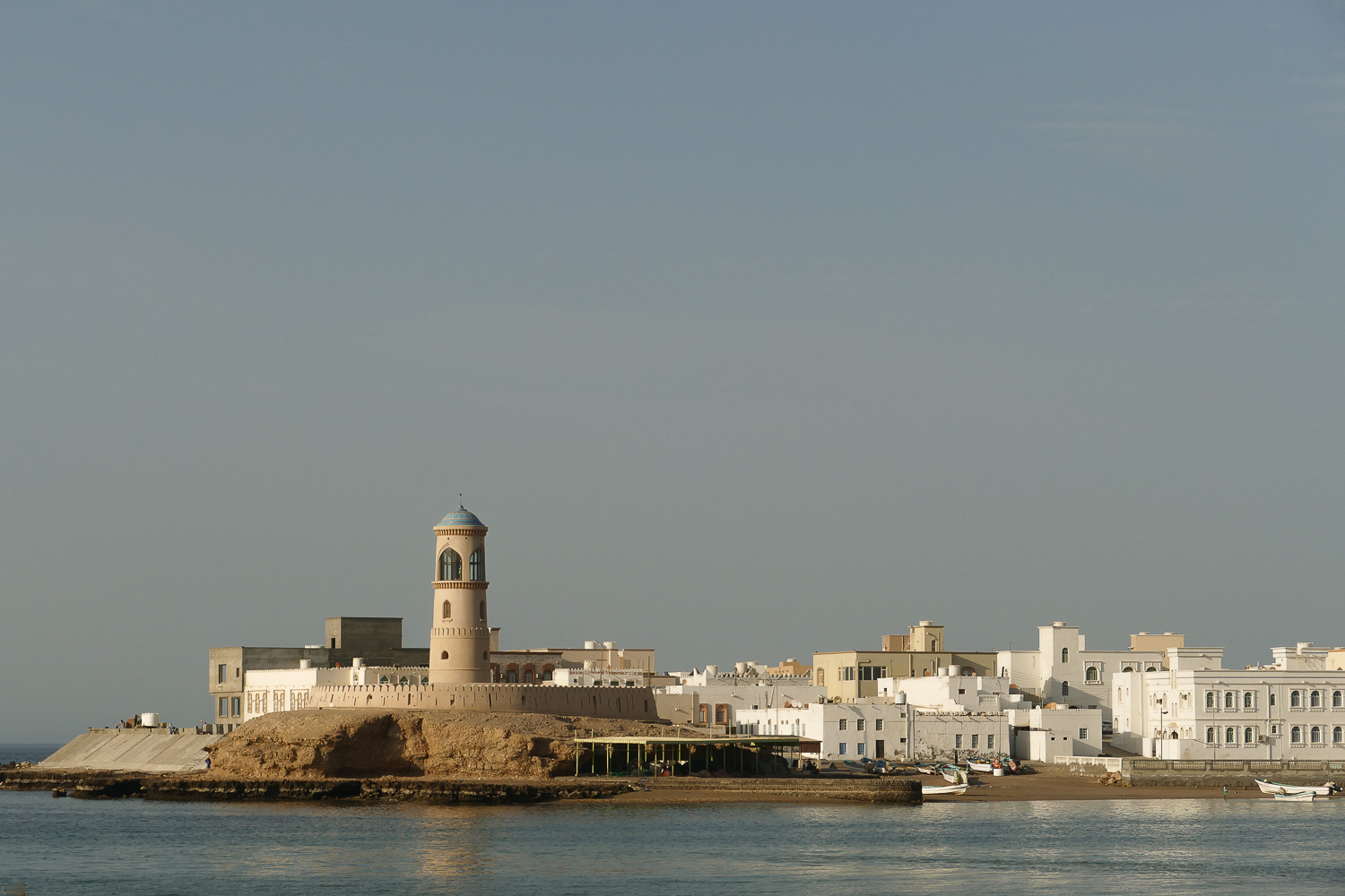 Plage et fort à Sur