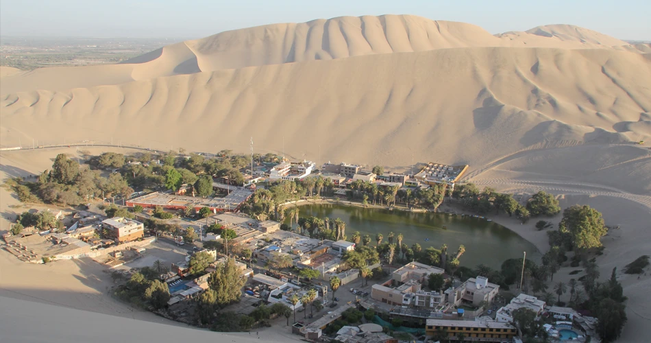 Océan de dunes autour de l'oasis de Huacachina - Pérou