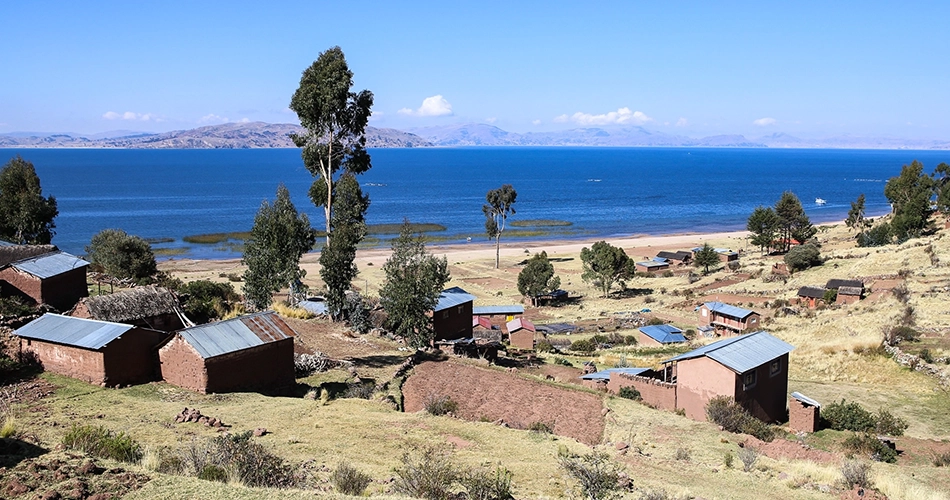 Lac Titicaca depuis la presquile de Capachica
