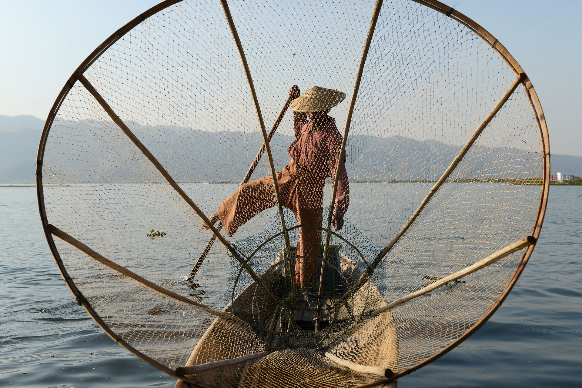 Pêcheur Intha sur le lac Inle - Birmanie