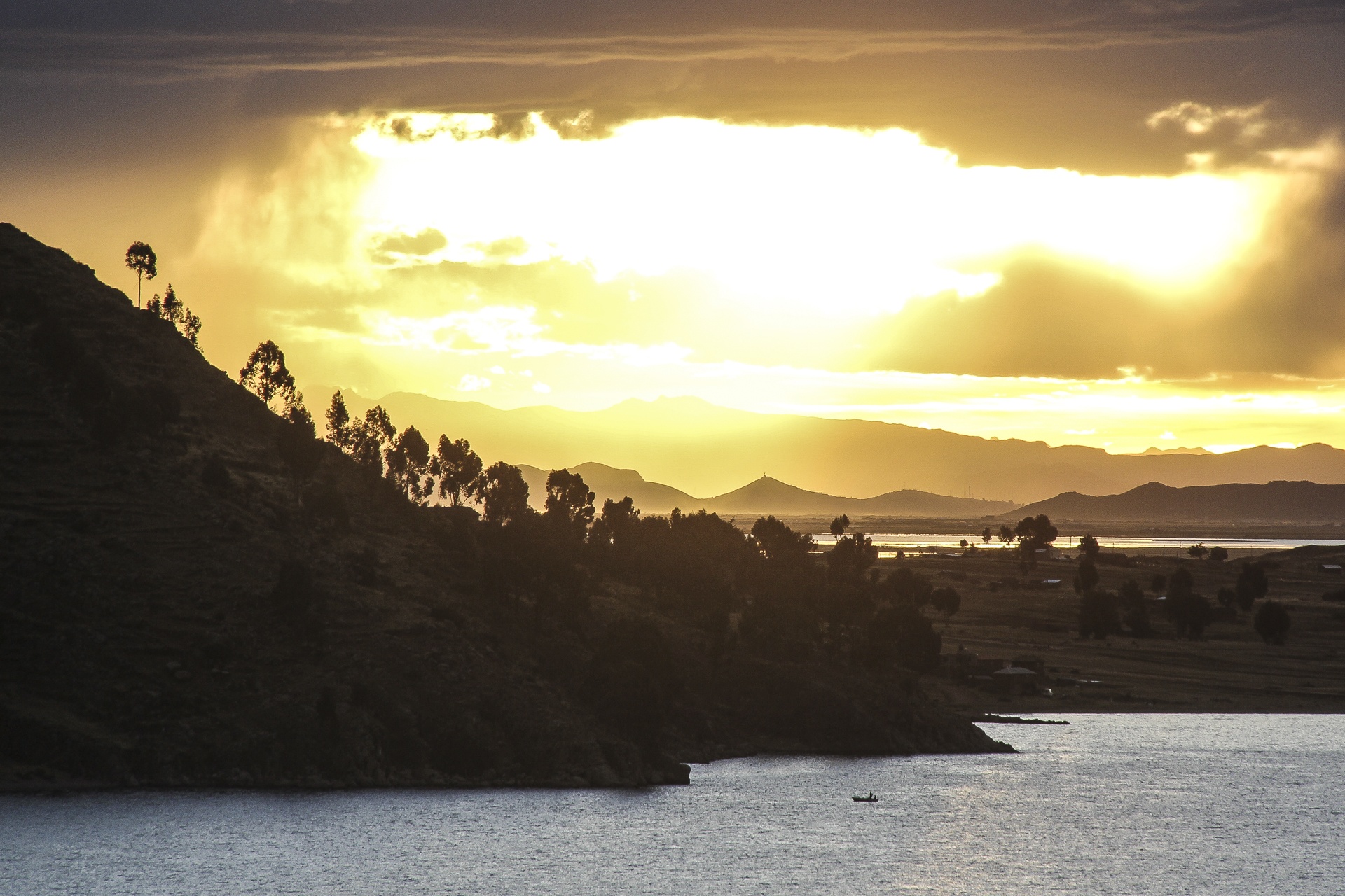 Coucher de soleil sur le lac Titicaca Pérou