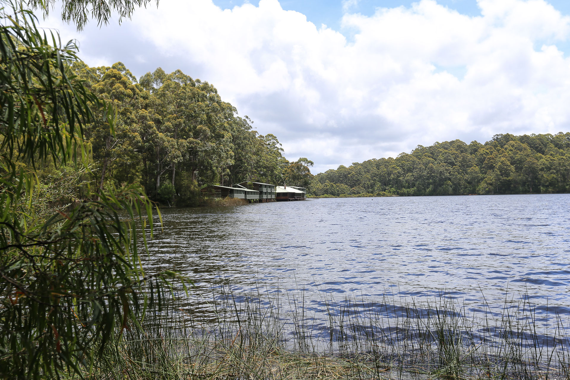 Le lac devant le Kari Resort - De Margaret River à Pemberton