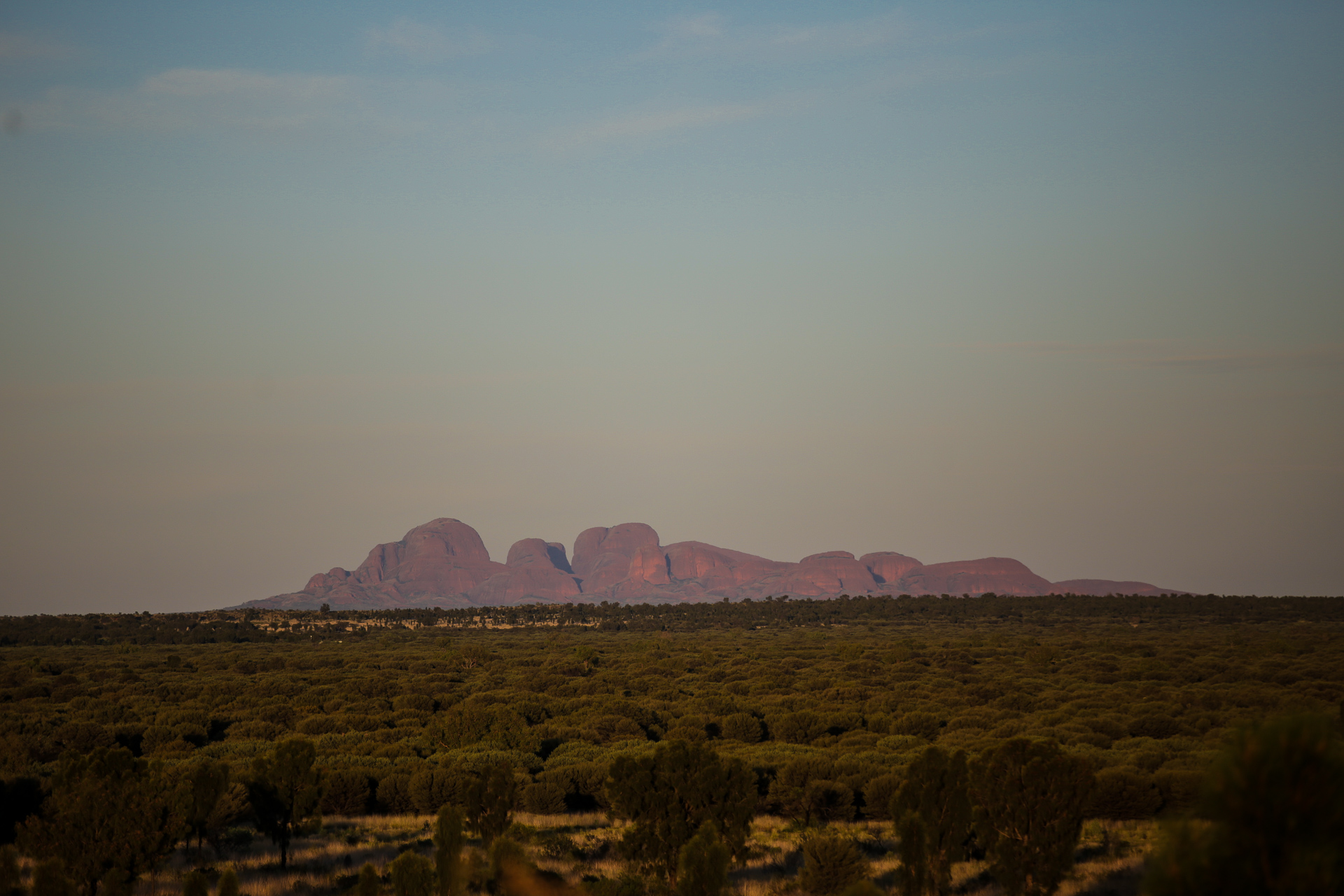 Monts Olga (Kata Tjuta) vus depuis les environs d’Uluru
