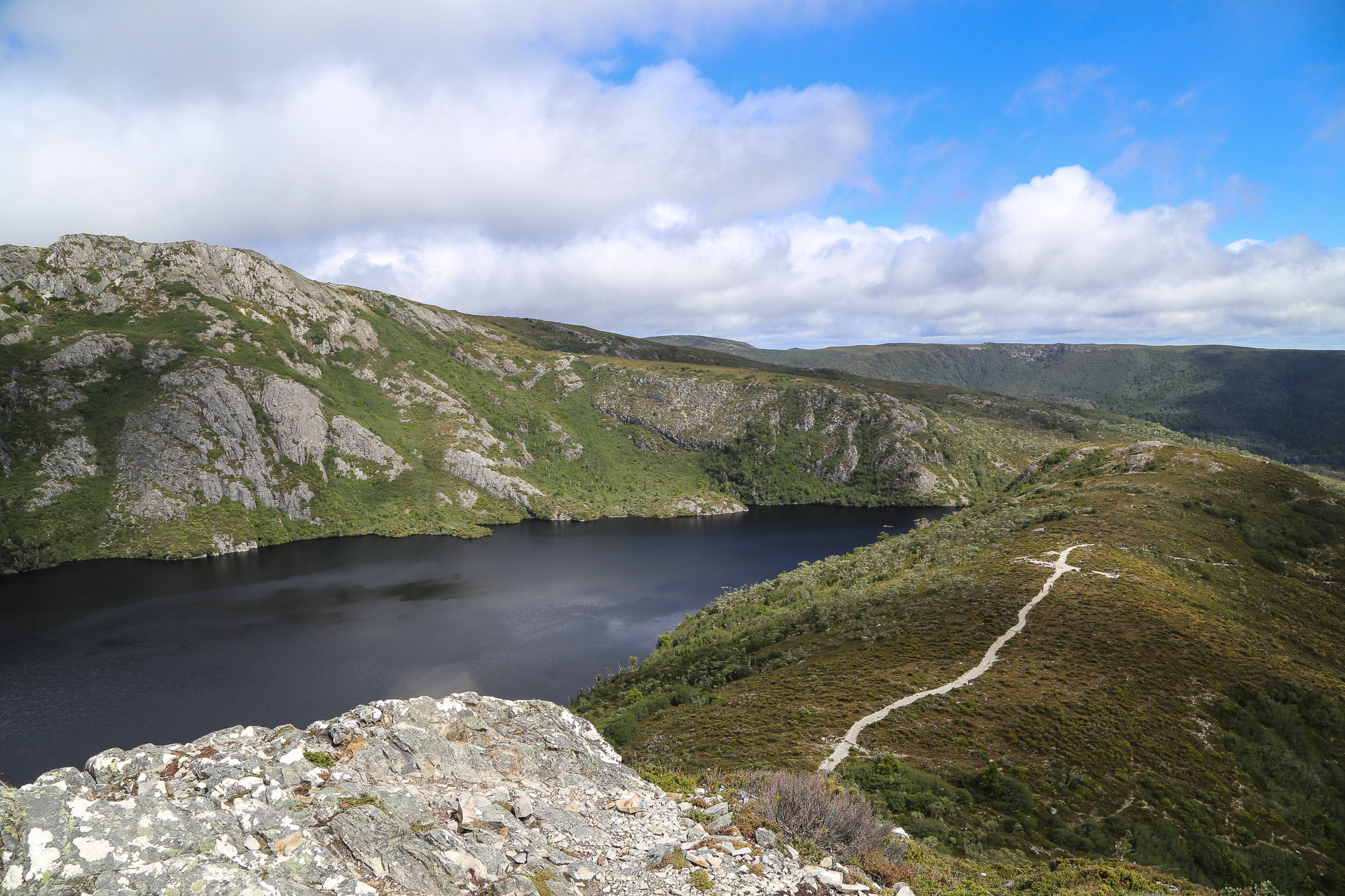 CRADLE MOUNTAIN PARK crater lake