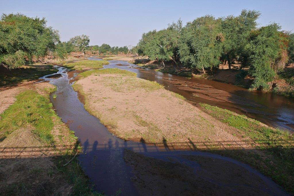 Sur le pont de la rivière Luvuvhu