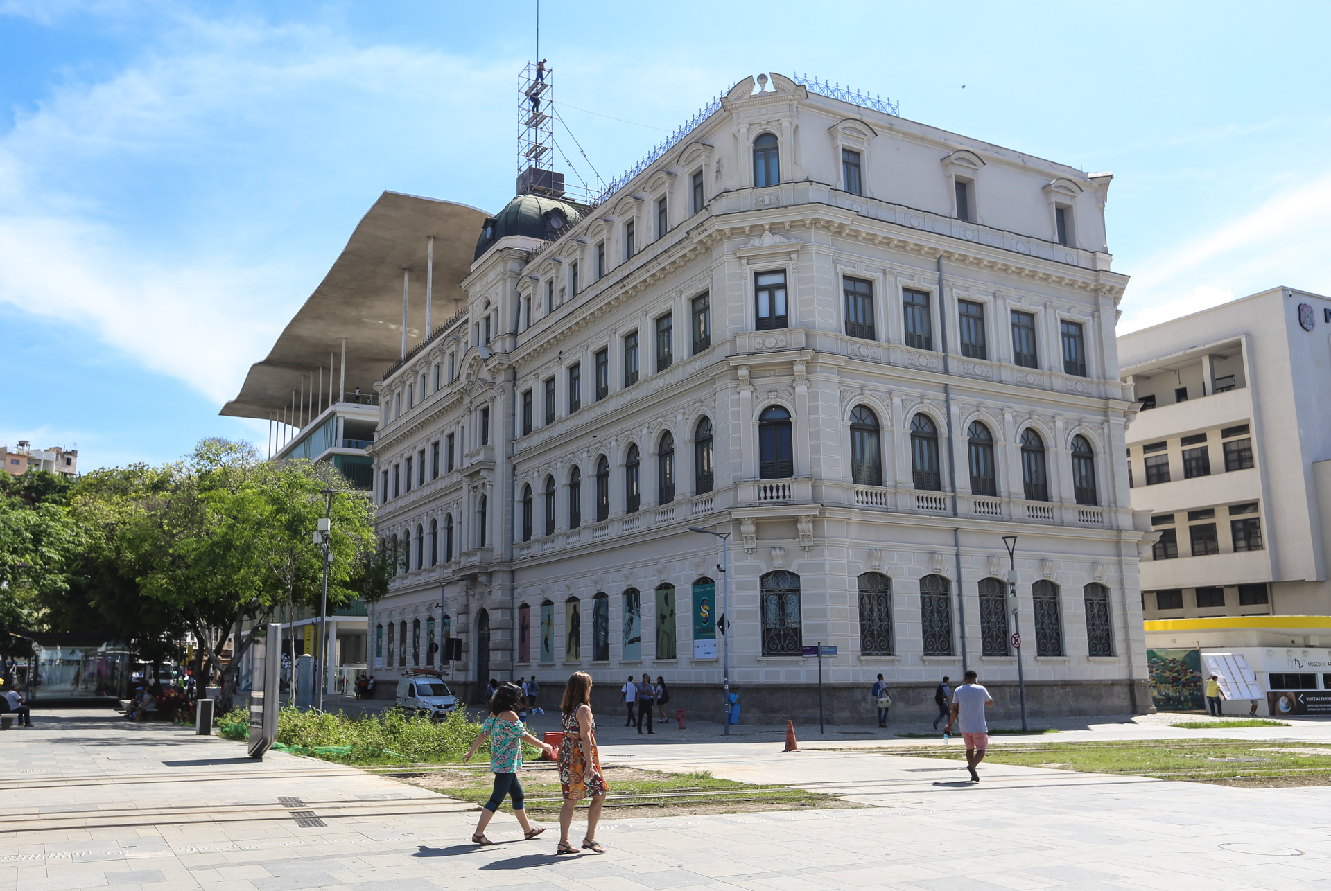 Dans un coin de la place Maua, un autre ensemble remarquable : le MAR (museu de Arte do Rio)