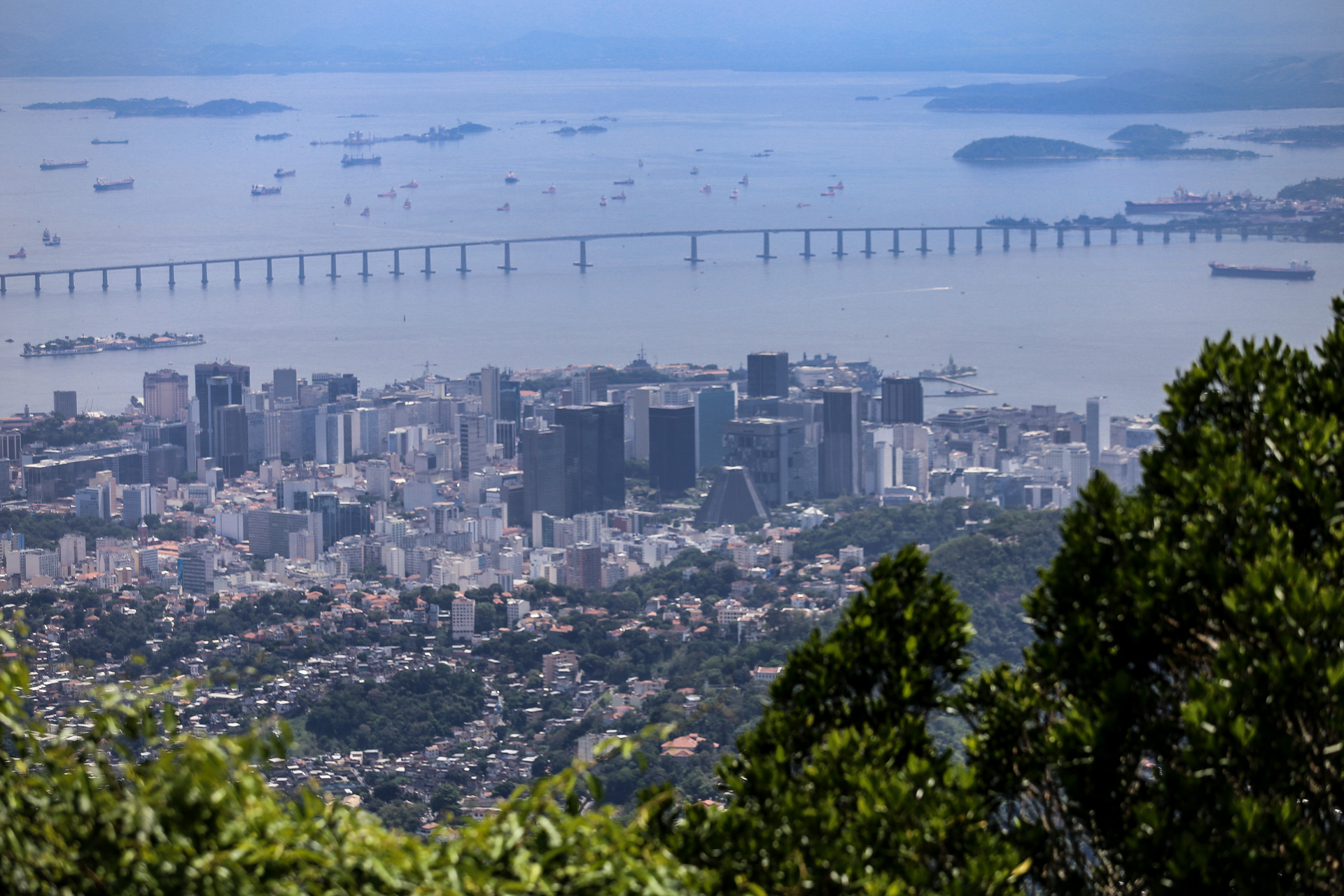 Au fond de la baie, le pont pour Niteroi