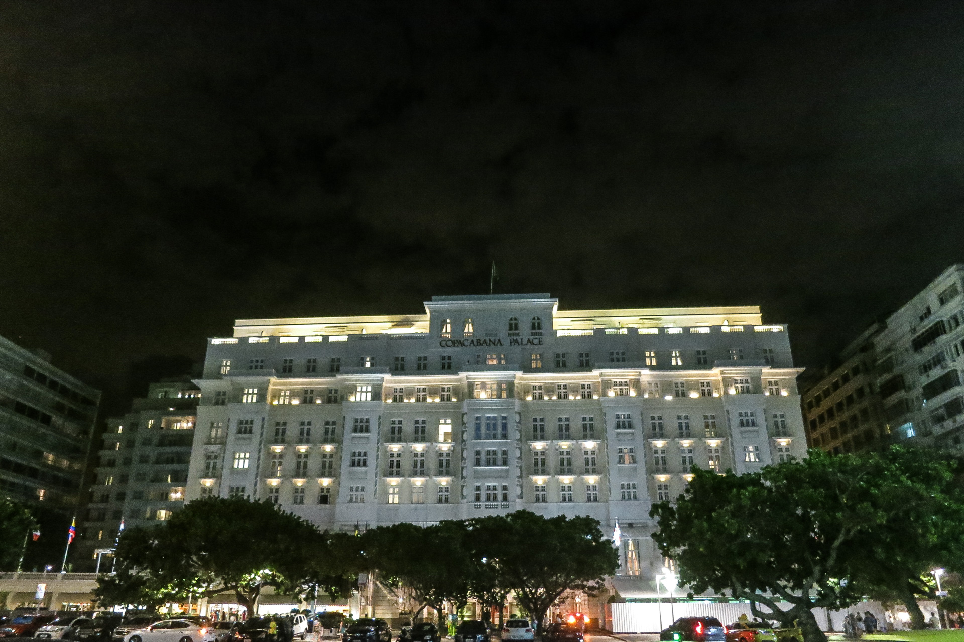 En rentrant à pied à notre hôtel, passage devant le mythique Copacabana Palace