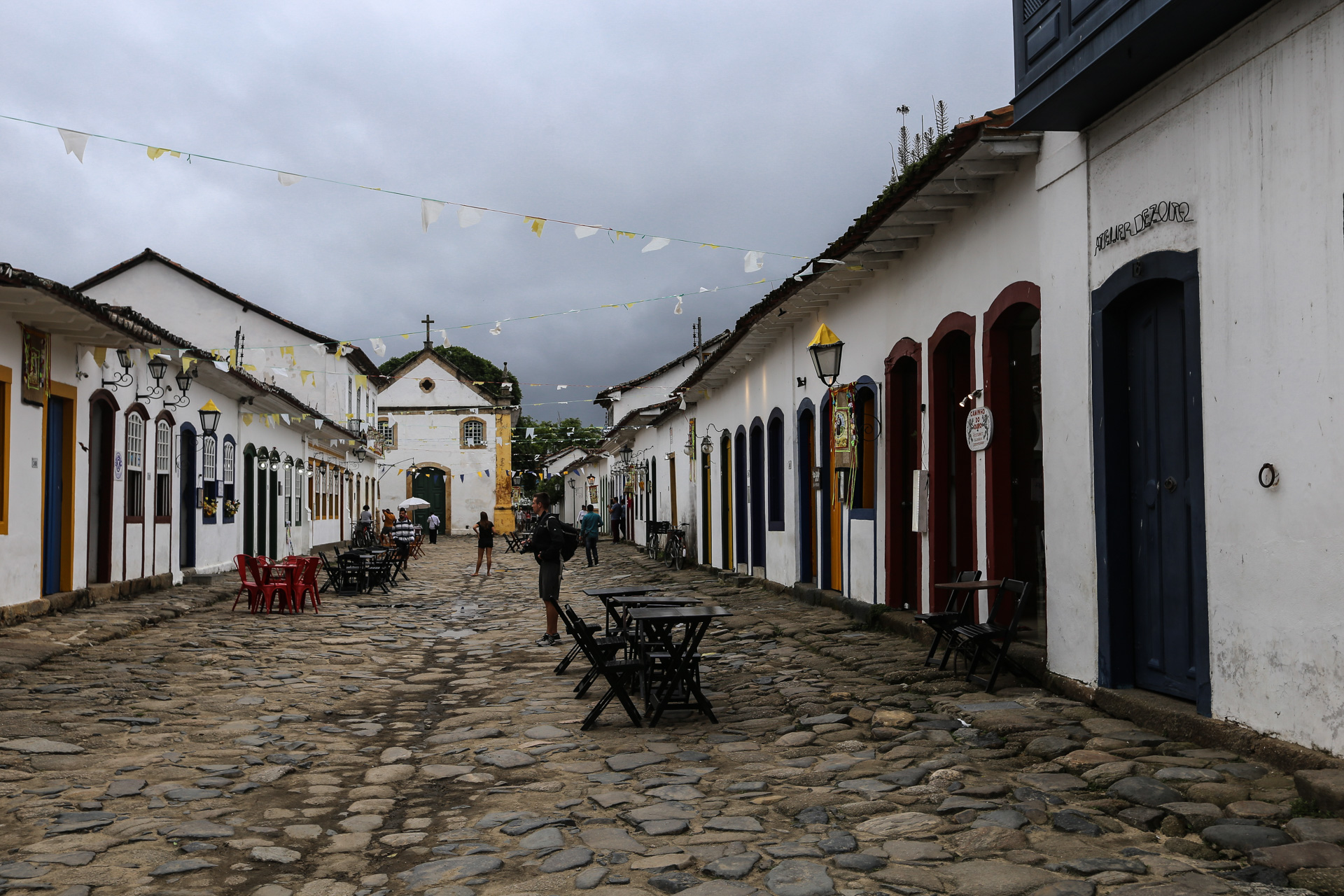 Au fond, la quatrième église de Paraty : N.S. do Rosario. C’était l’église des esclaves