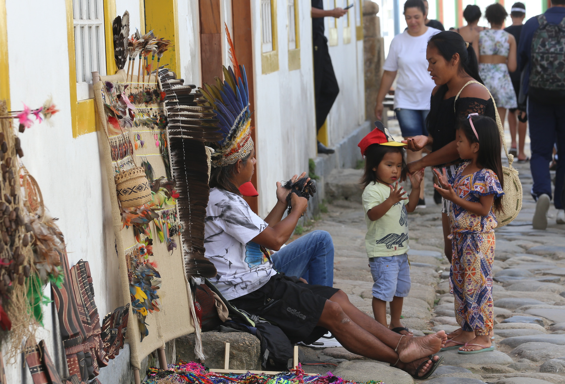 l y a plusieurs villages habités par des tribus Guarani dans le secteur