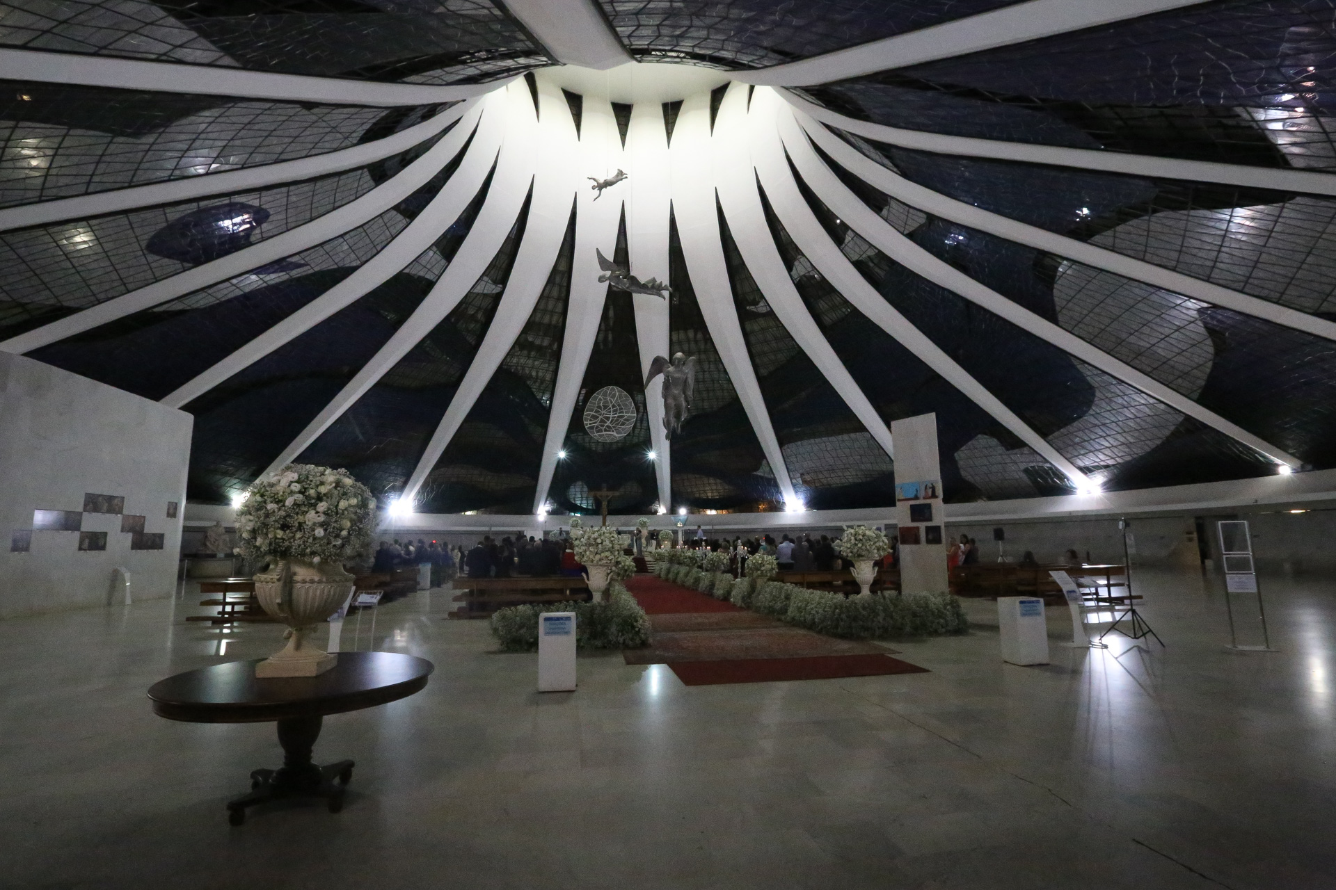 cathédrale Nossa Senhora Aparecida interieur brasilia