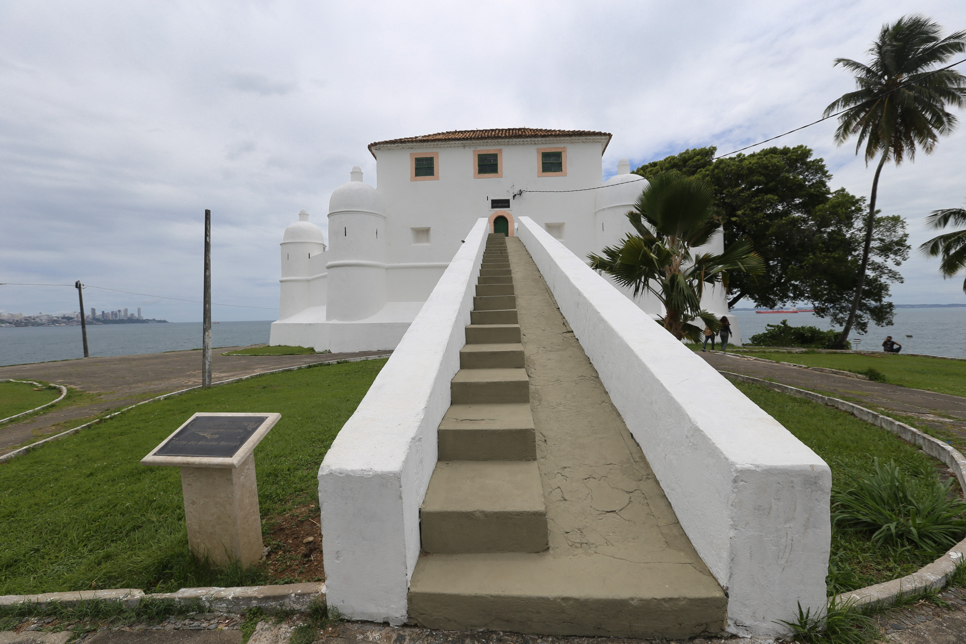 en dessous eglise Bonfim, le fort de Monte Serrat