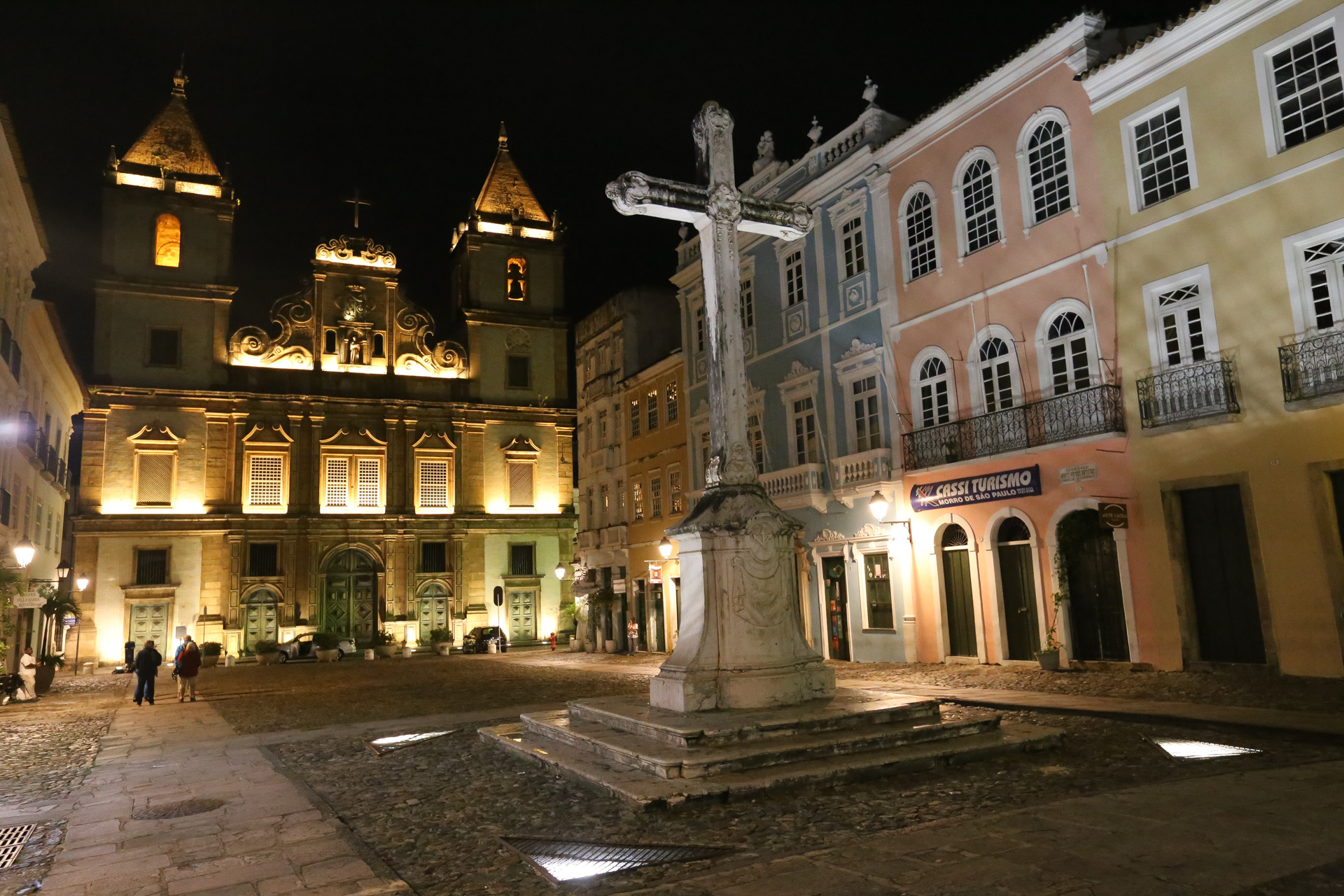 SALVADOR LA NUIT